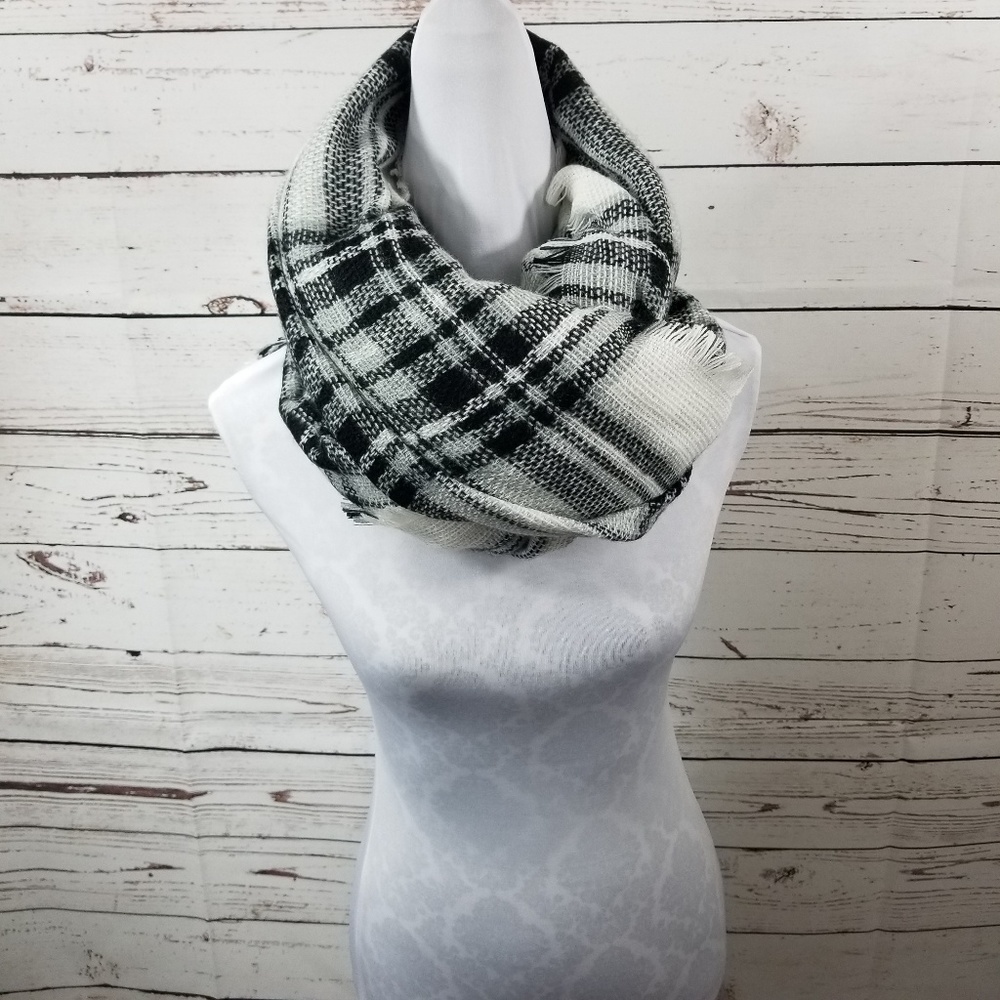 Classic Plaid Blanket Scarf - Picture 3 of 4